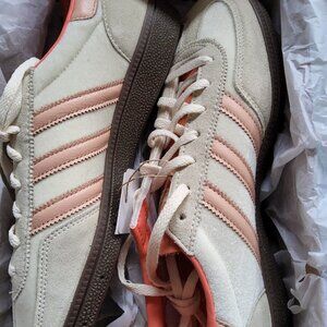 NEW Adidas  Handball Special  'cream  peach Size women 10 US